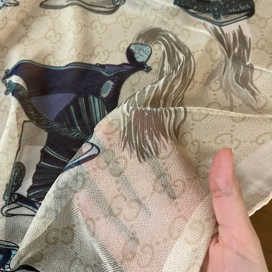 روسری ناز و لطیف زنانه