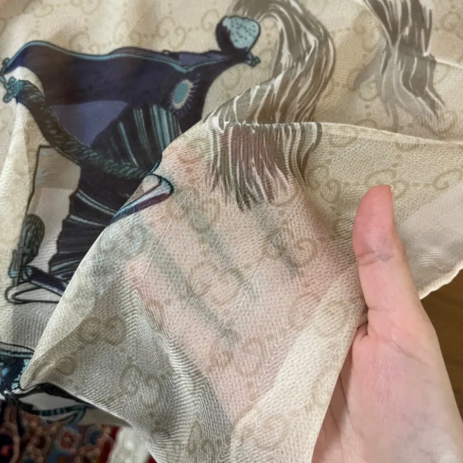 روسری ناز و لطیف زنانه