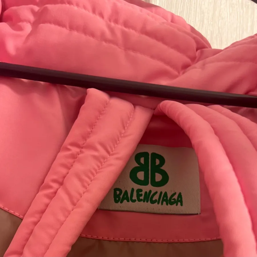 کاپشن پفکی صورتی