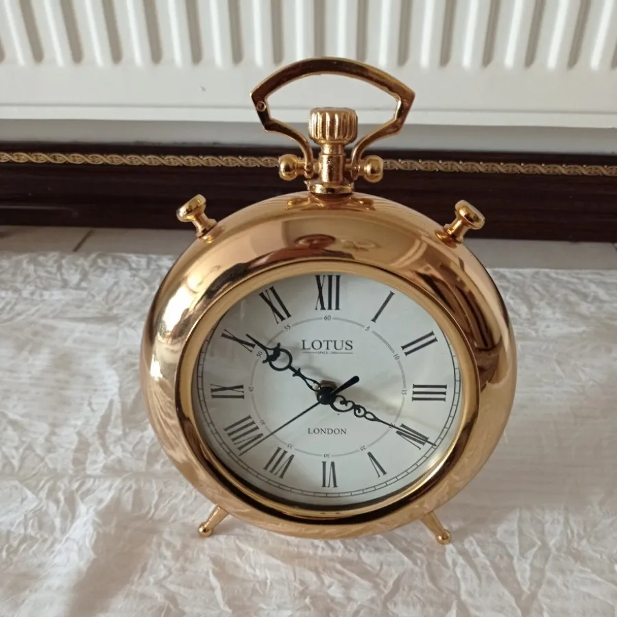 ساعت رو میزی لوتوس