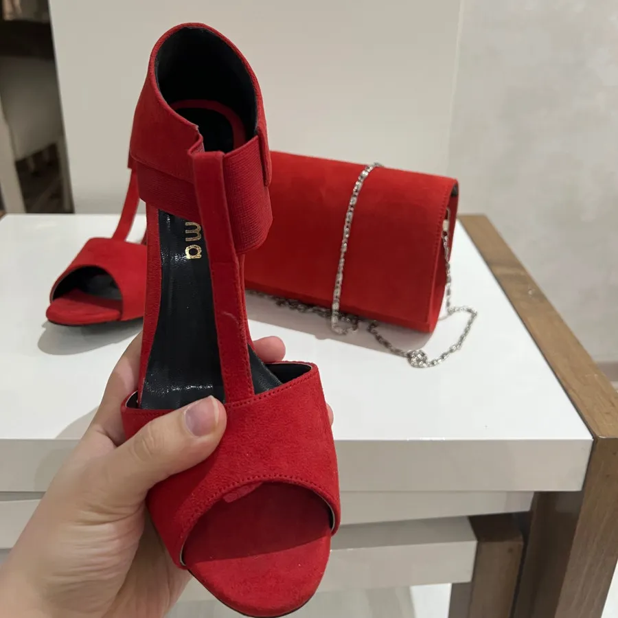 کیف و کفش قرمز