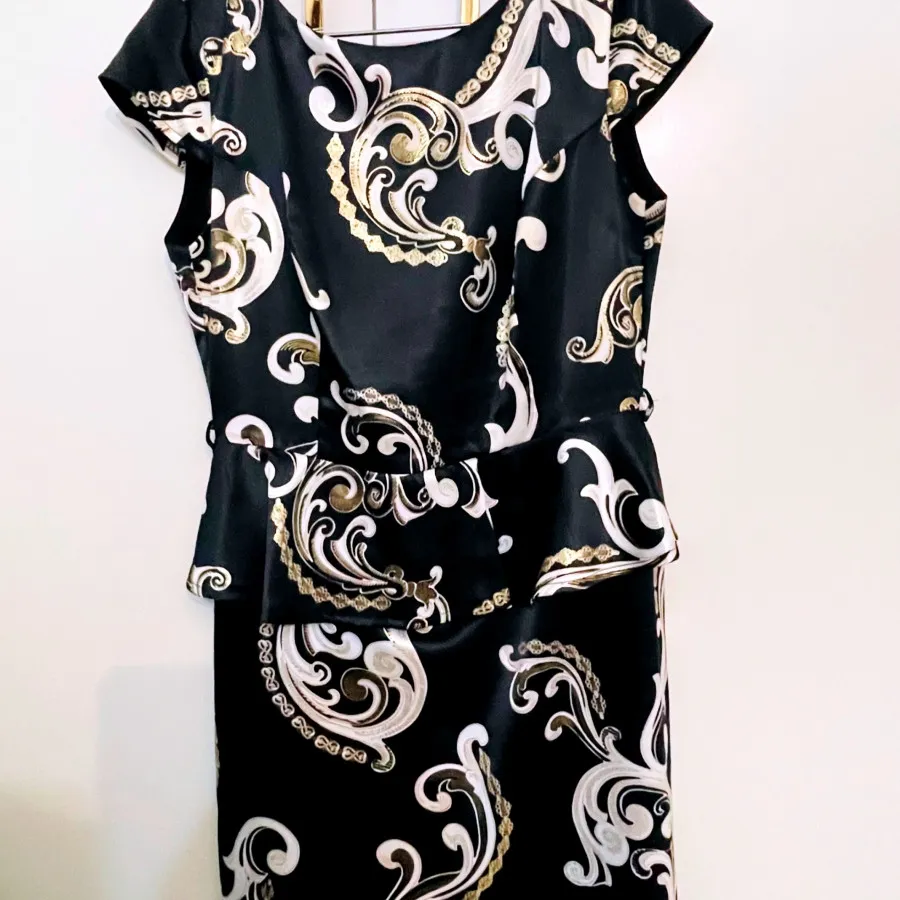 پیراهن تا سر زانو