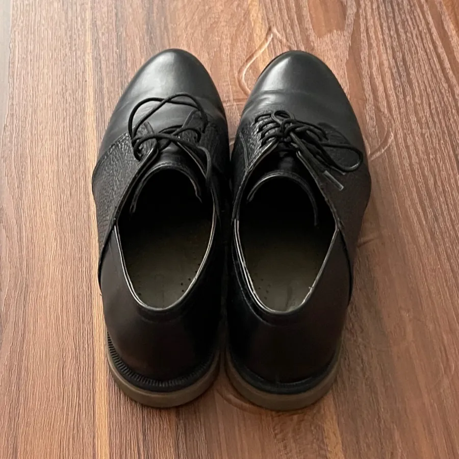 کفش زنانه برند چرم آرا