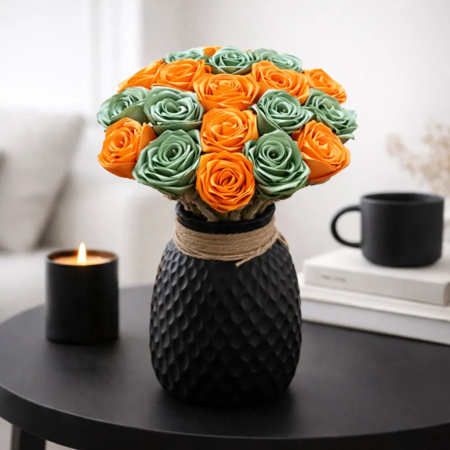 گل رز مینیاتوری با گلدان