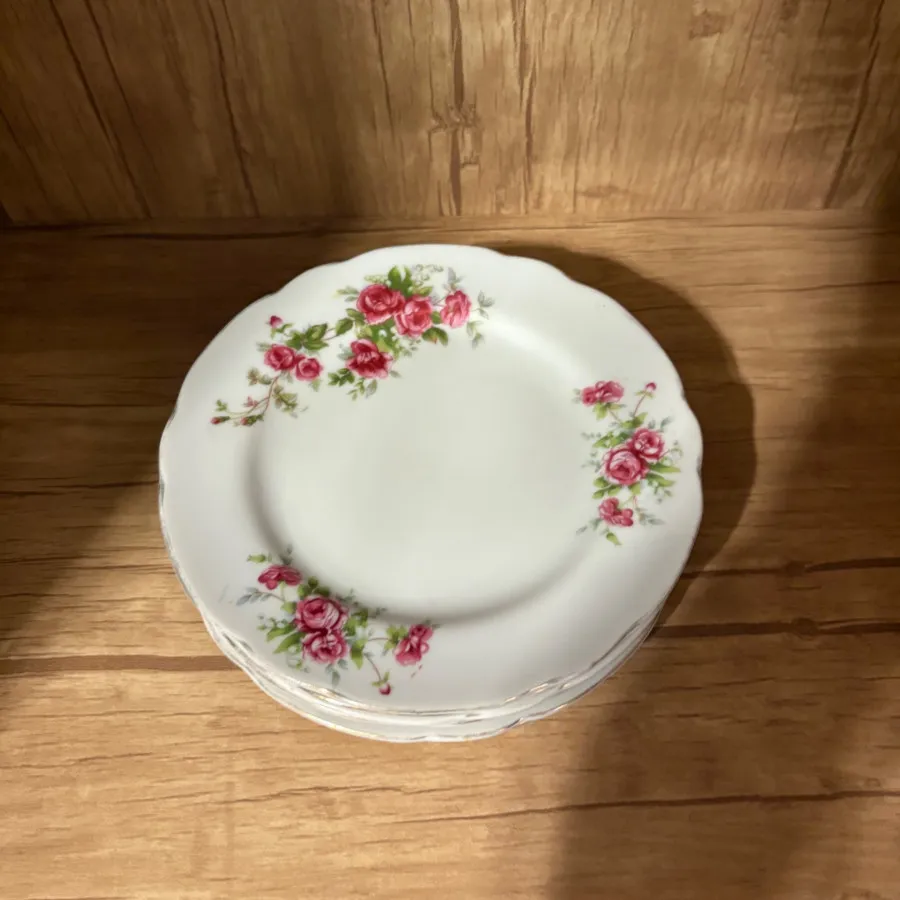 ظرف گل سرخی