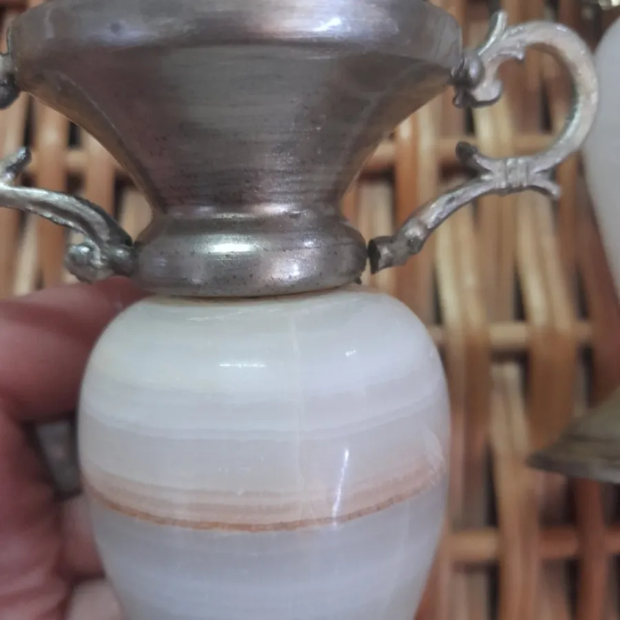 گلدان سنگی قدیمی