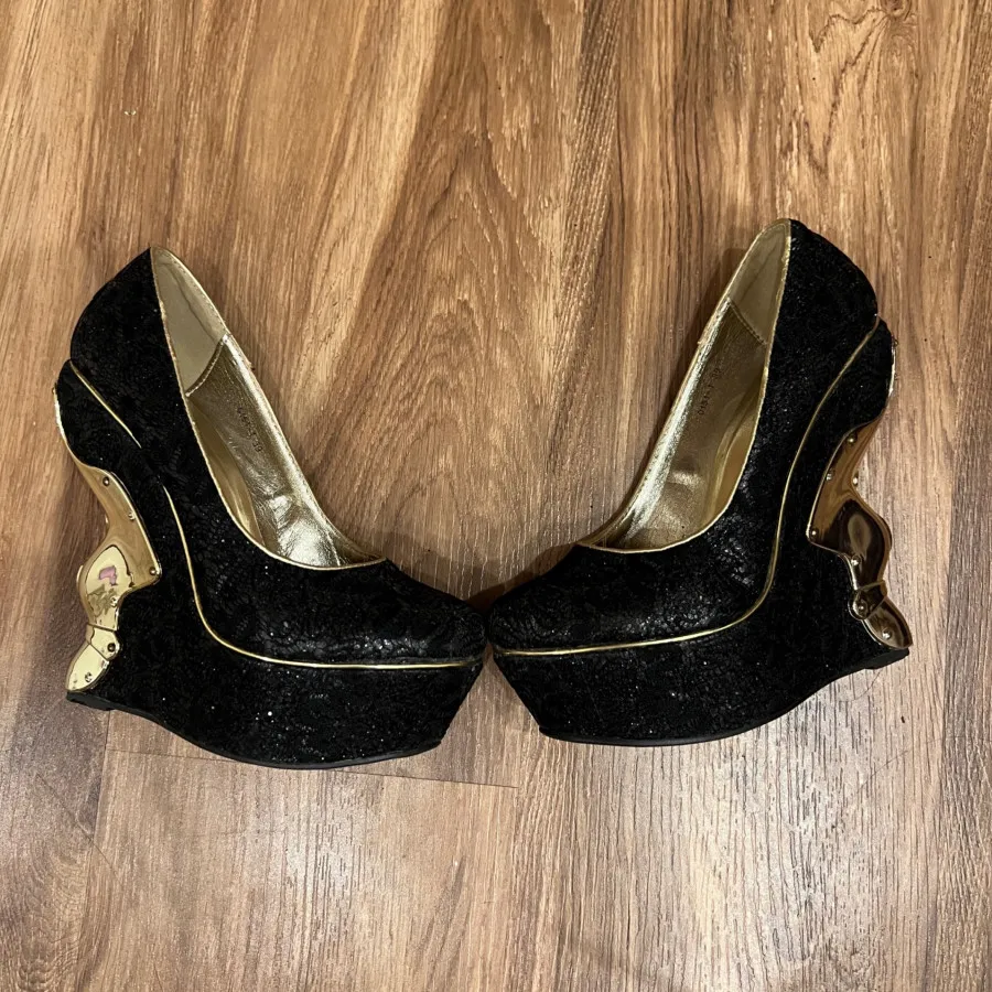 کفش پاشنه بلند