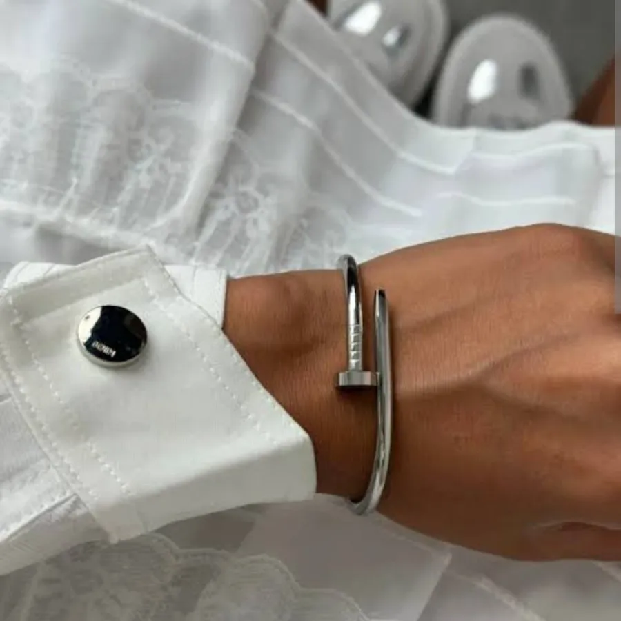 بنگل و انگشتر میخی کارتیر