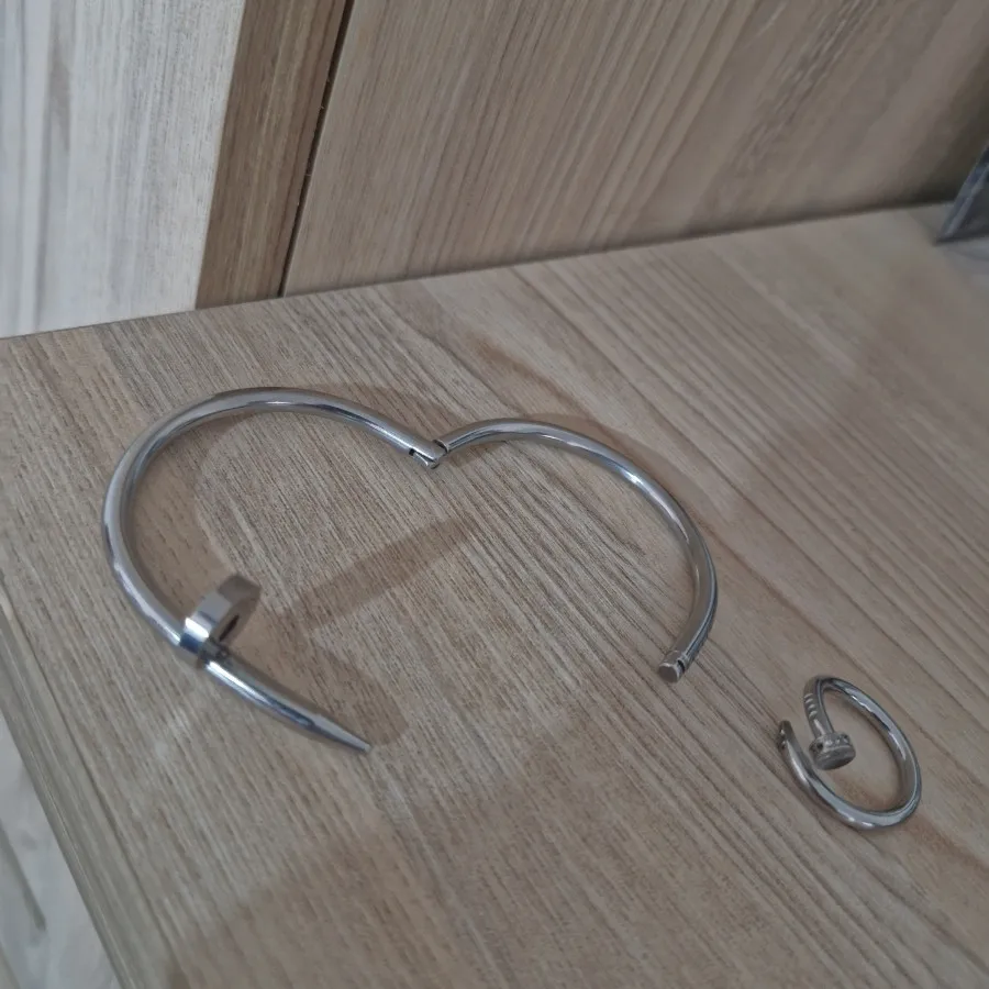 بنگل و انگشتر میخی کارتیر