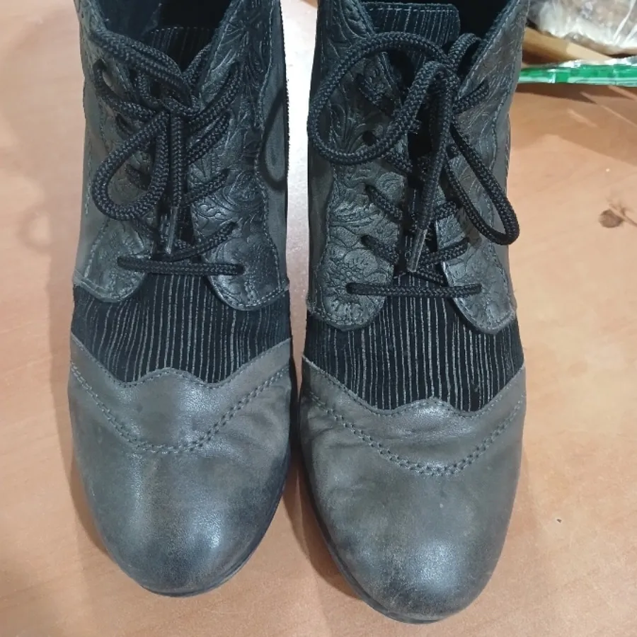 نیم بوت عالی در حد نو