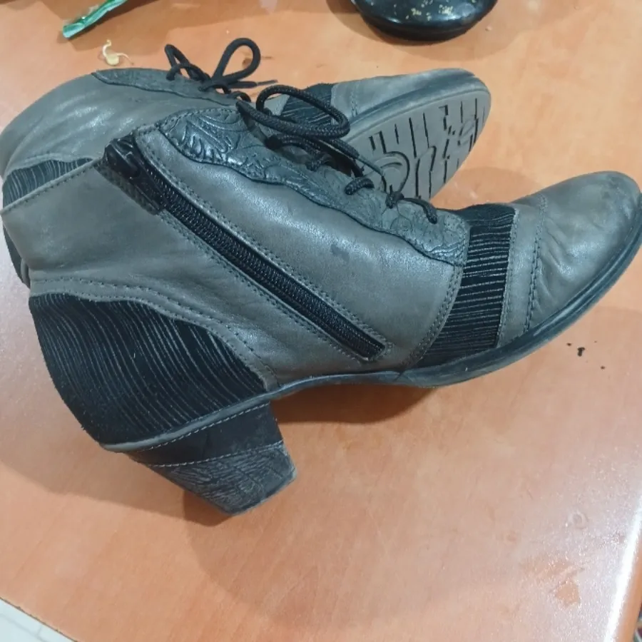 نیم بوت عالی در حد نو