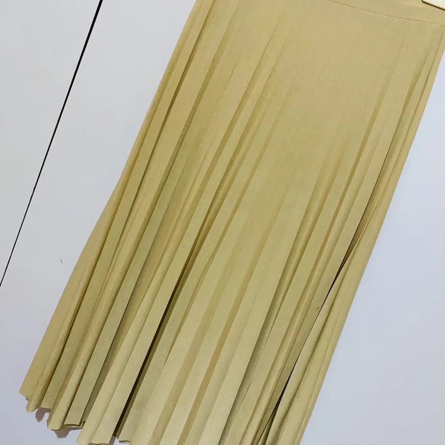 دامن پلیسه کرم