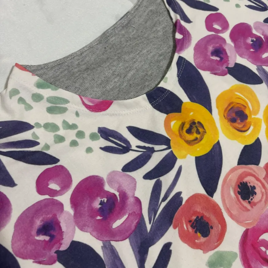 تیشرت گلدار