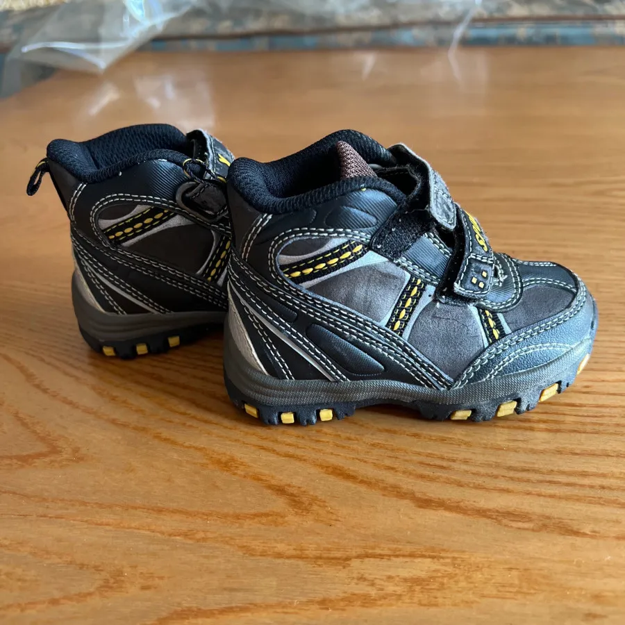 کفش بچه گانه