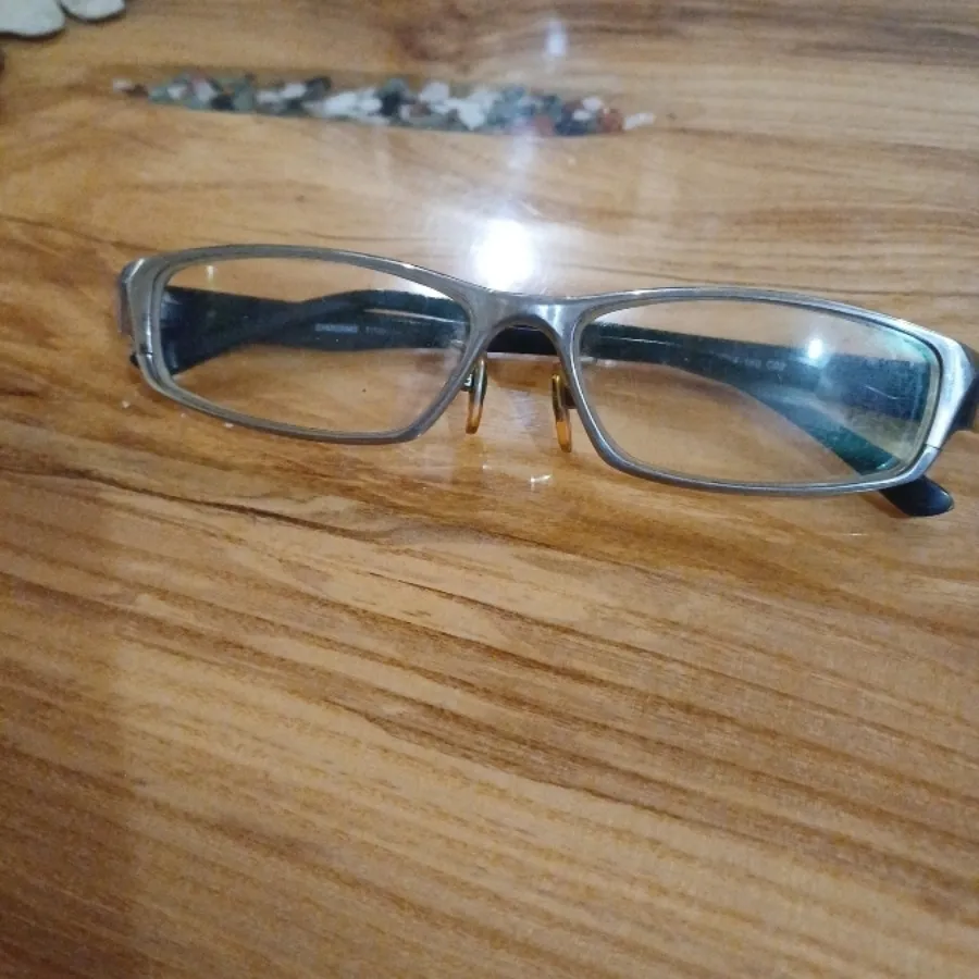 عینک ذ ره بینی