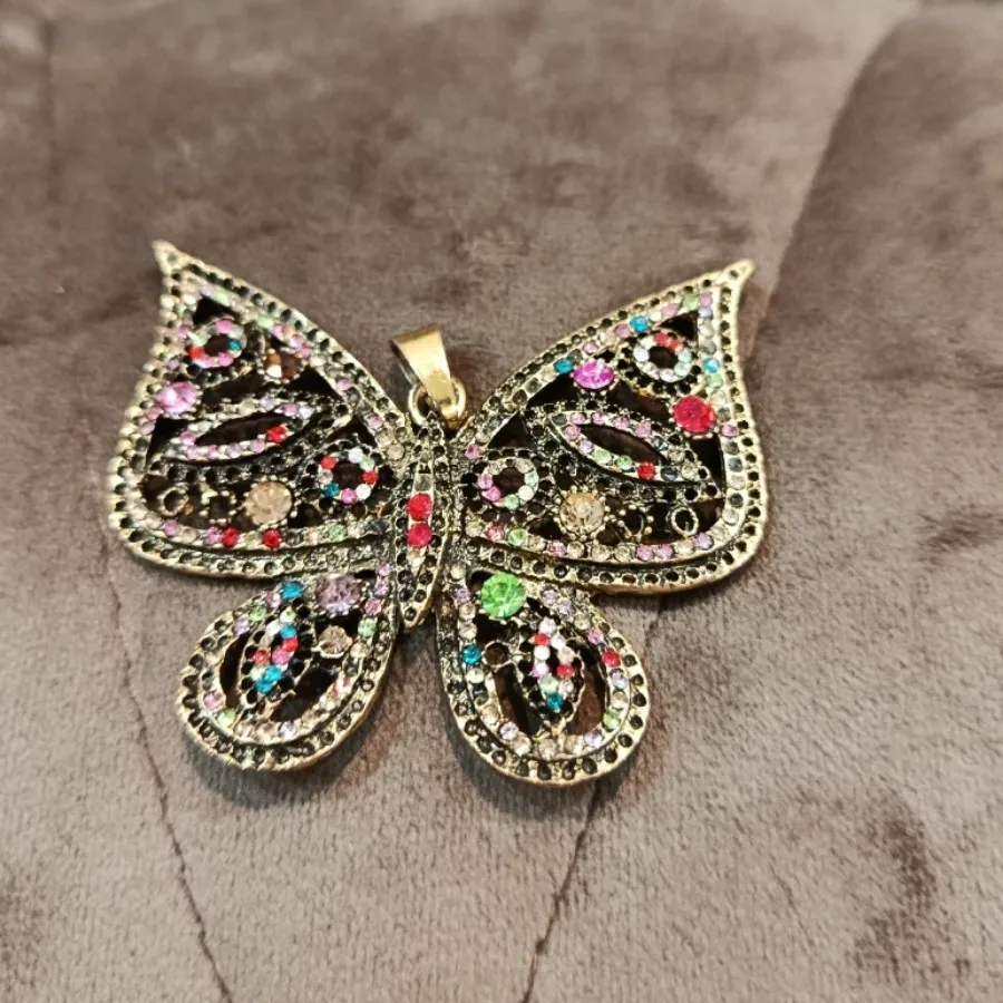 آویز پروانه