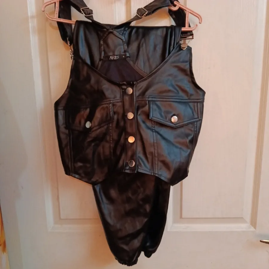 تاپ و شلوار چرم