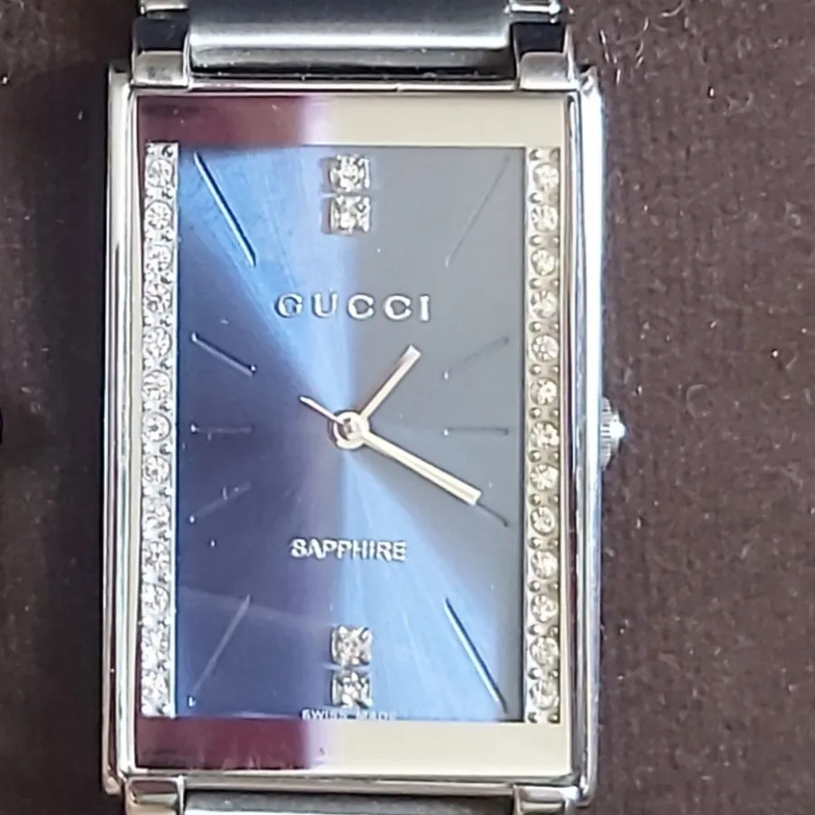 ساعت گوچی با جعبه