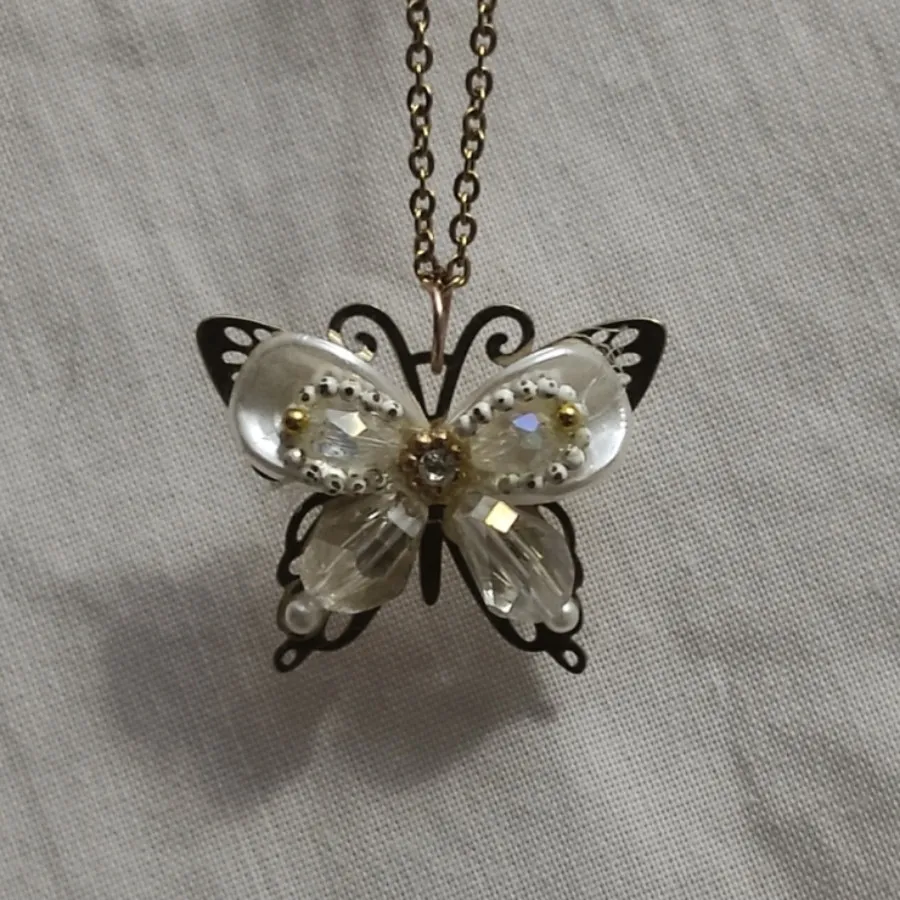 گردنبند زیبا وظریف پروانه