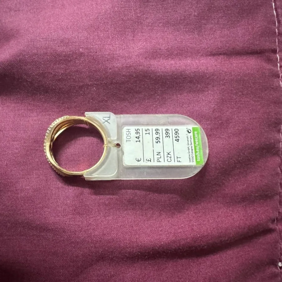 انگشتر طلایی