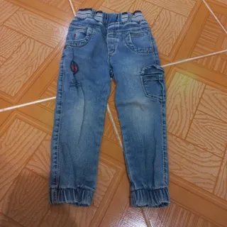 شلوار لی بچگانه