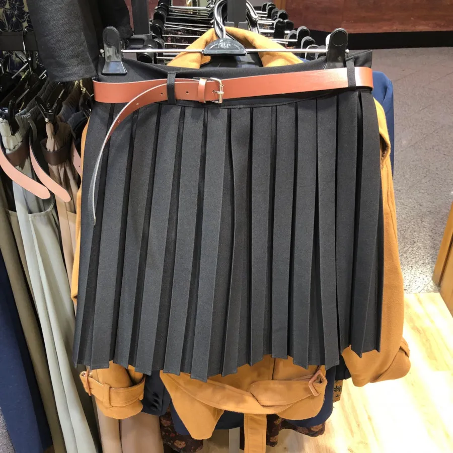 دامن کوتاه پلیسه