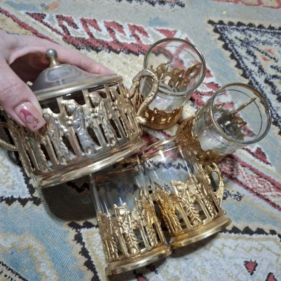 4عدد لیوان و قندان