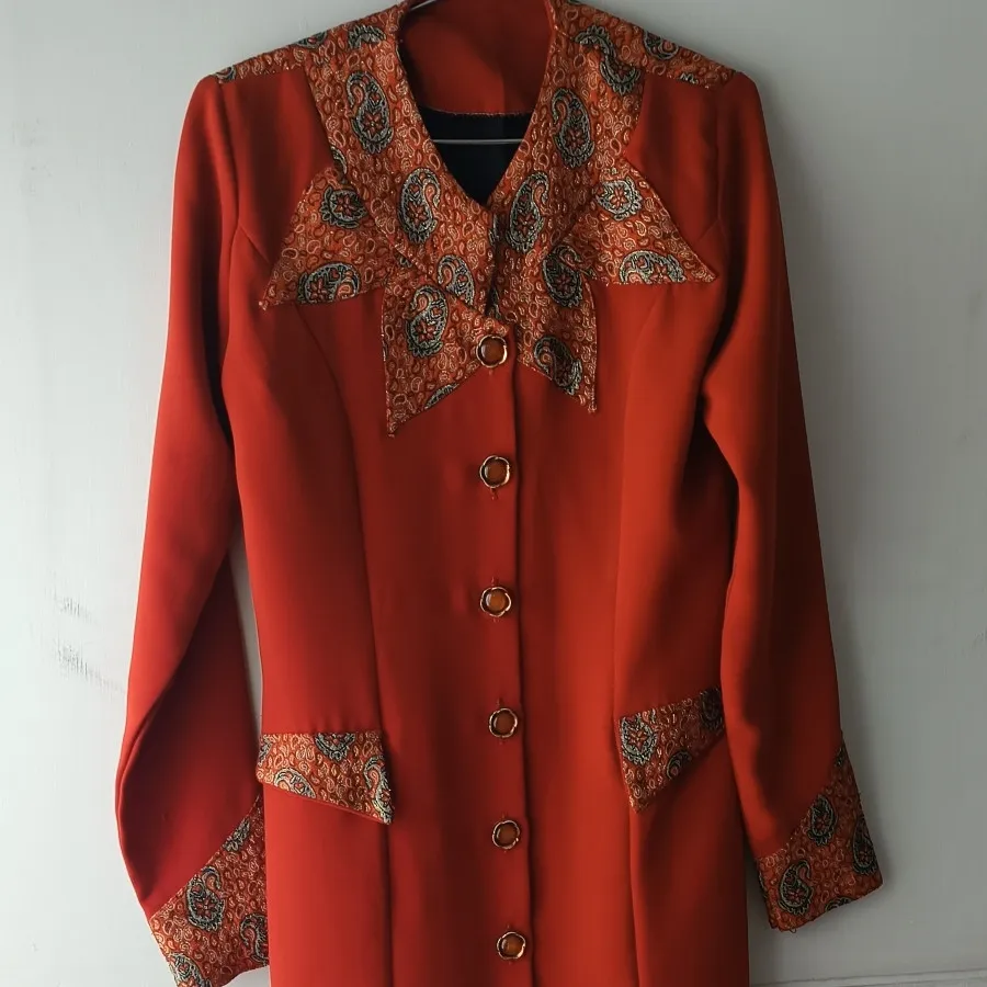 مانتو سنتی عنابی رنگ