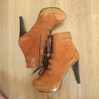 بوت پاشنه بلند