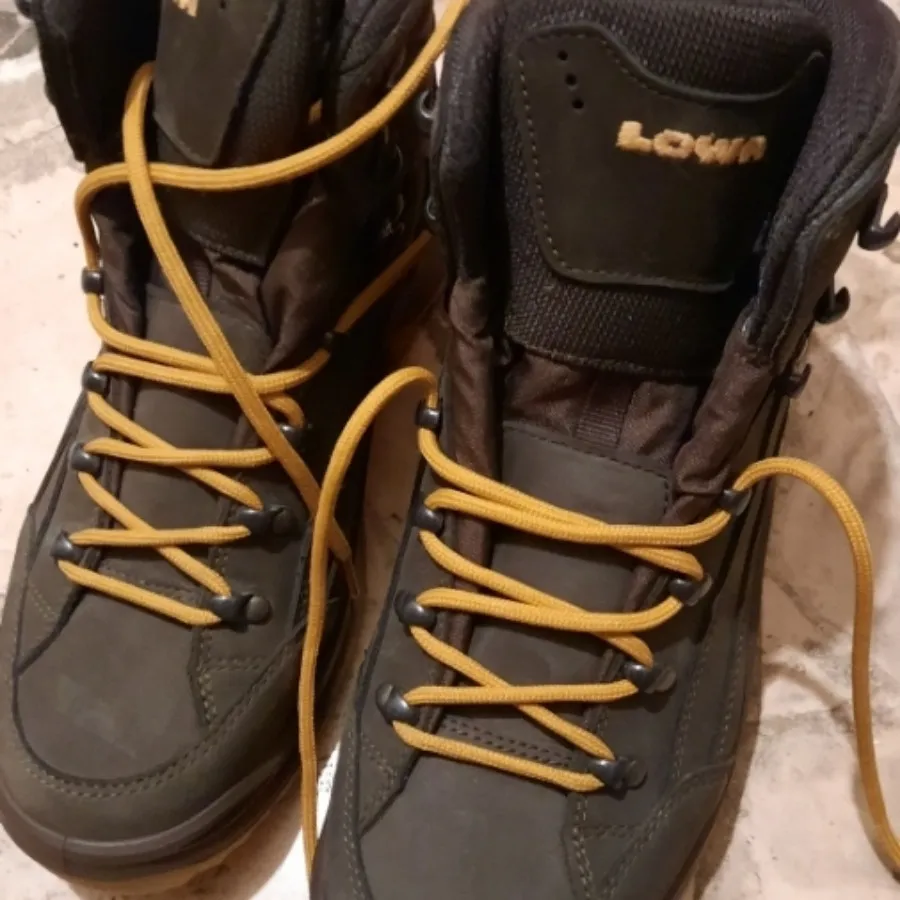 کفش کوه برند Lowa