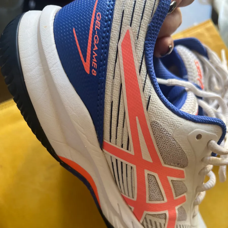 کفش تنیس برند asics