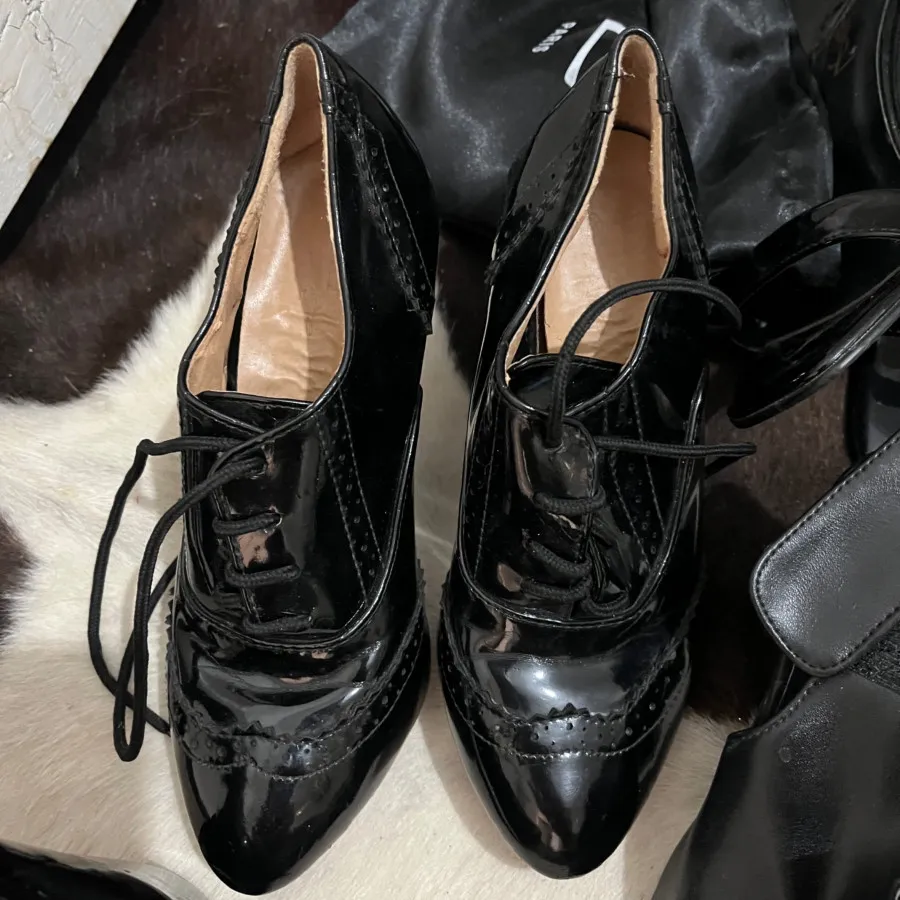 کفش ورنی اکسفورد