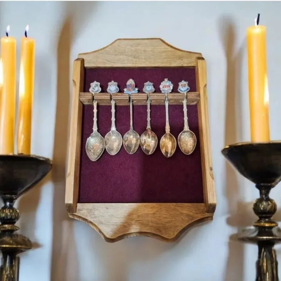 استند همراه با قاشق