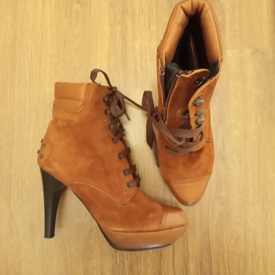 بوت پاشنه بلند