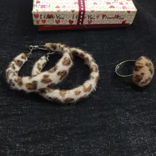 گوشواره و انگشتر