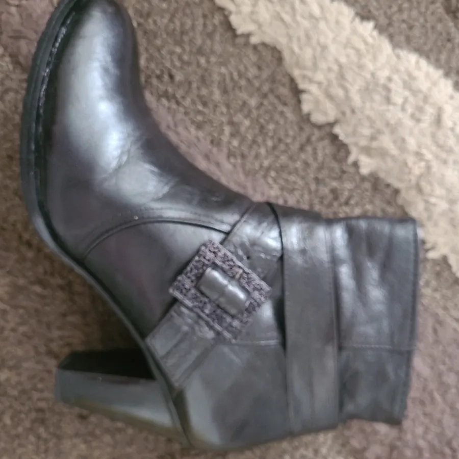 نیم بوت چرم