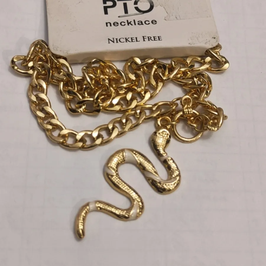 گردنبندمارنماد قدرت وثروت