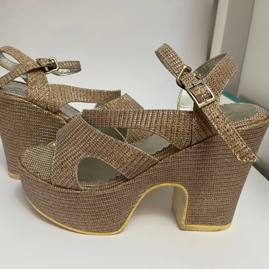 کفش شاین دار