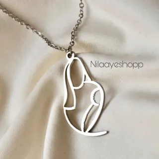 گ دنبند در آغوش مادر