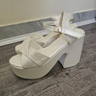 کفش مجلسی شیری رنگ