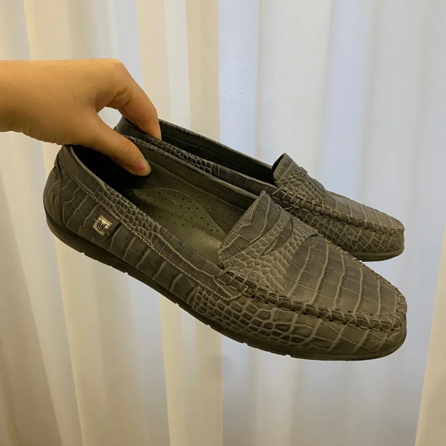 کفش چرم نفیش