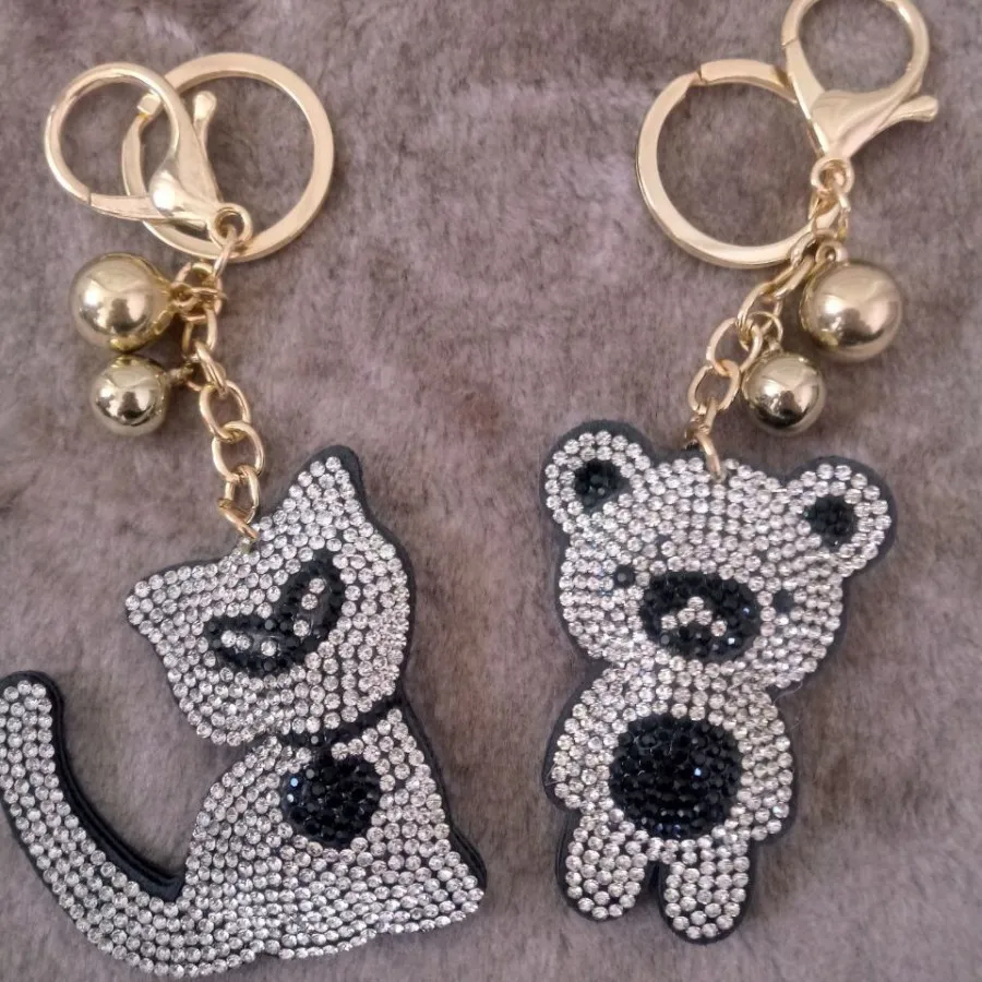 جاسوییچی چرم پر نگین