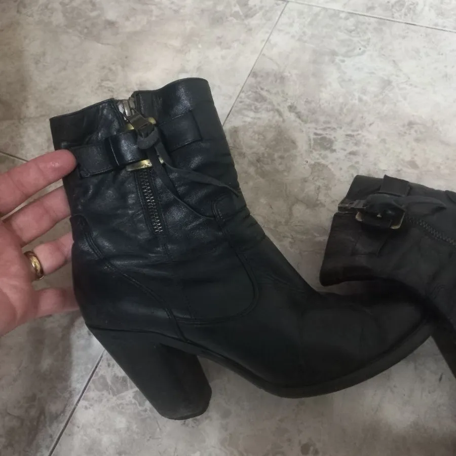 نیم بوت چرم