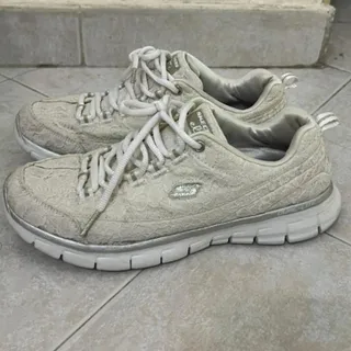 کتانی اسکیچرز