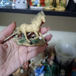 مجسمه ی اسب