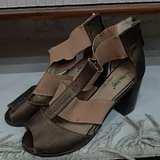 کفش پاشنه بلند