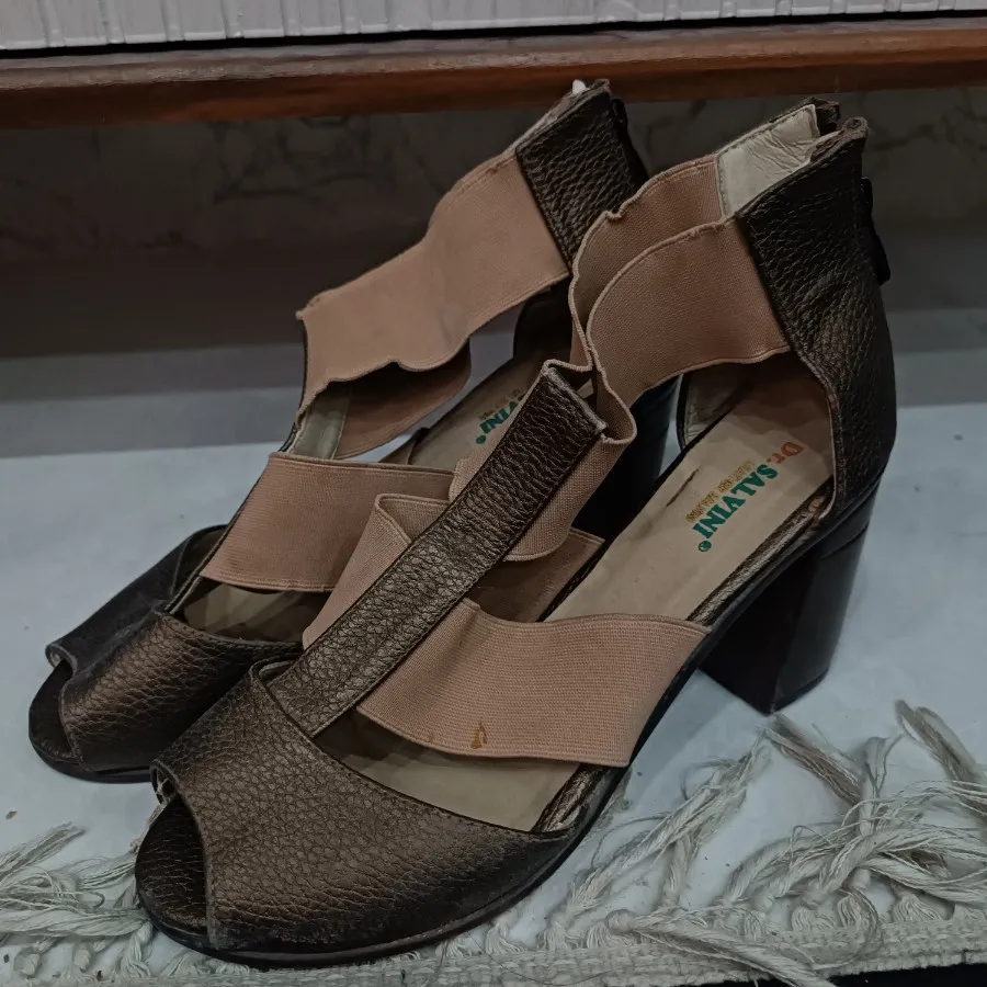 کفش پاشنه بلند