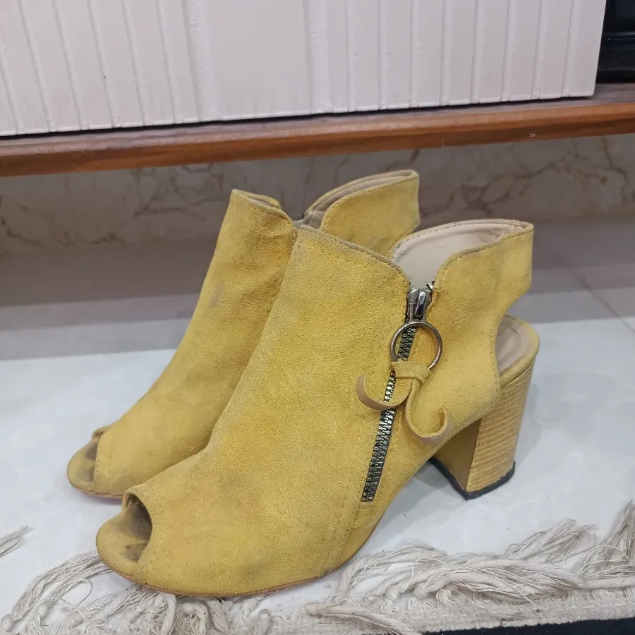 کفش پاشنه بلند