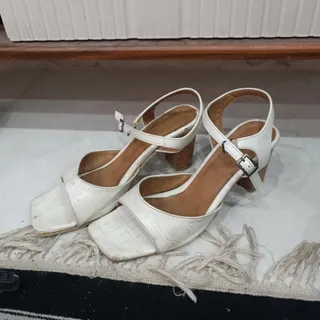 کفش پاشنه بلند