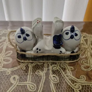 نمکدان و جا دستمال کاغذی